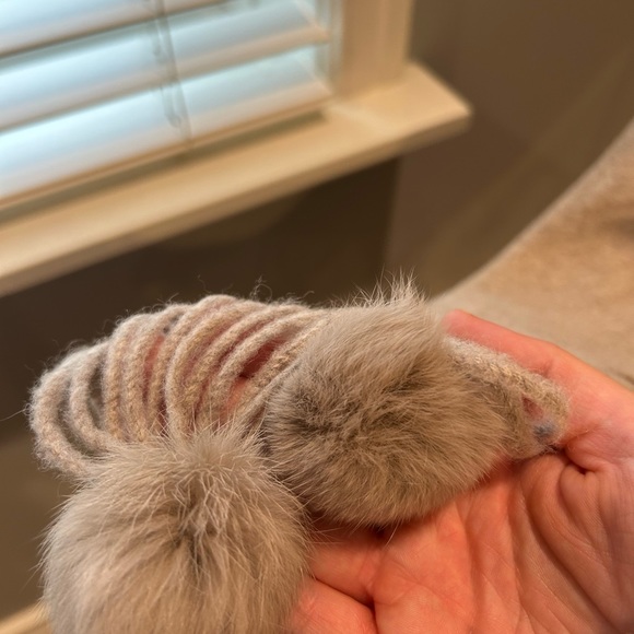 Ladies wrap cape with rabbit fur trim - Picture 3 of 3